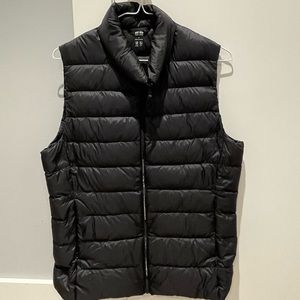 UNI QLO light down vest. Black. Light weight. Size: M. Used twice.